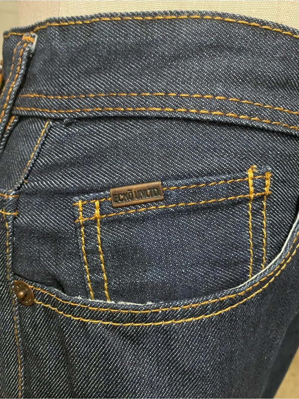 Vintage Ecko Unlimited Gold Script Embroidery Relaxed Fit Jeans Y2K Streetwear